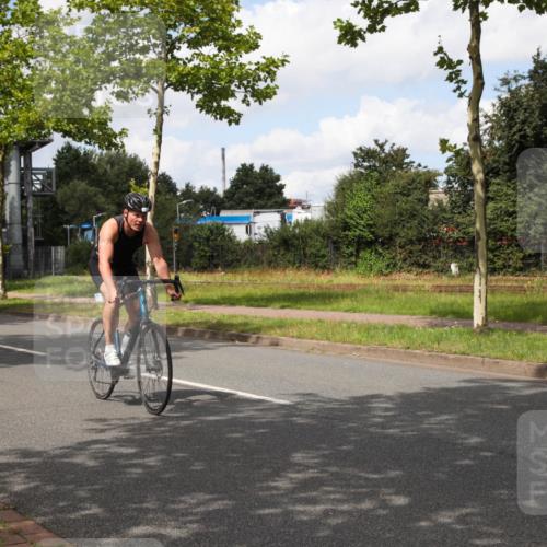 10.08.2025 - GEWOBA Citytriathlon Bremen Yannick Fuchs http://msf.ph/oto/8572522 10.08.2025 12:49:02 Radfahren 578, 621, 641, 649, 655, 682, 788, 863, 950, 1010, 1027 meine-sportfotos.de