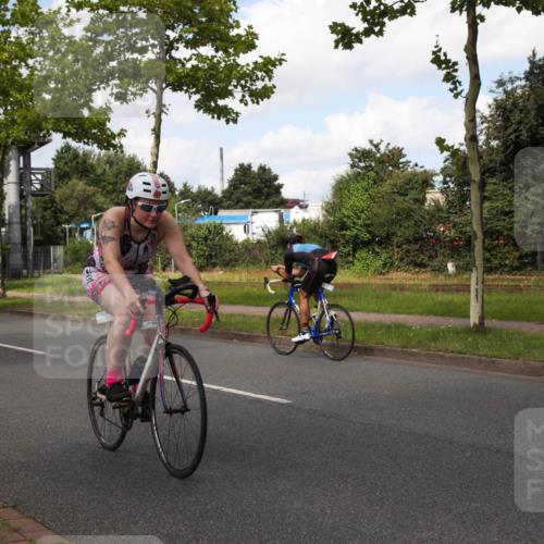 10.08.2025 - GEWOBA Citytriathlon Bremen Yannick Fuchs http://msf.ph/oto/8572537 10.08.2025 12:49:24 Radfahren 560, 593, 702, 774, 806, 840, 841, 888, 942 meine-sportfotos.de