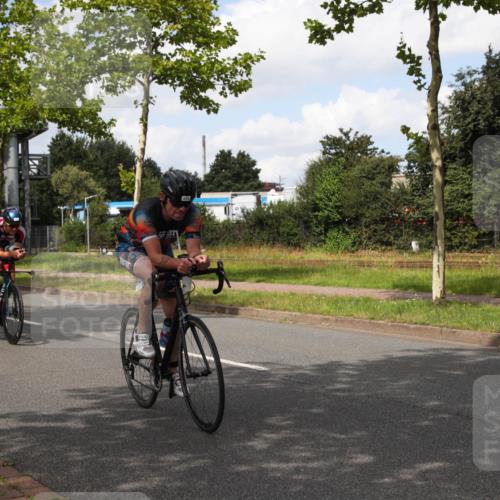 10.08.2025 - GEWOBA Citytriathlon Bremen Yannick Fuchs http://msf.ph/oto/8572540 10.08.2025 12:49:29 Radfahren 560, 593, 702, 715, 774, 806, 840, 841, 873, 888, 922, 942 meine-sportfotos.de