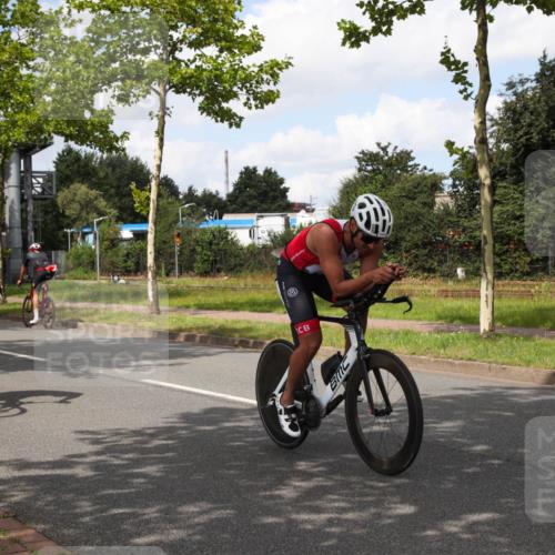 10.08.2025 - GEWOBA Citytriathlon Bremen Yannick Fuchs http://msf.ph/oto/8572542 10.08.2025 12:49:31 Radfahren 560, 593, 637, 702, 715, 774, 806, 840, 841, 873, 888, 922, 942 meine-sportfotos.de