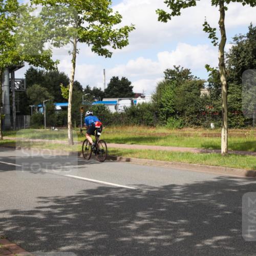 10.08.2025 - GEWOBA Citytriathlon Bremen Yannick Fuchs http://msf.ph/oto/8572553 10.08.2025 12:49:43 Radfahren 552, 560, 637, 648, 666, 688, 689, 692, 702, 715, 741, 841, 856, 873, 922 meine-sportfotos.de