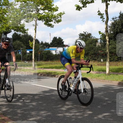 10.08.2025 - GEWOBA Citytriathlon Bremen Yannick Fuchs http://msf.ph/oto/8572555 10.08.2025 12:49:46 Radfahren 552, 637, 648, 666, 688, 689, 692, 715, 741, 856, 873, 922 meine-sportfotos.de