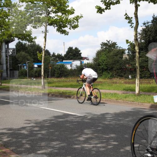 10.08.2025 - GEWOBA Citytriathlon Bremen Yannick Fuchs http://msf.ph/oto/8572561 10.08.2025 12:49:49 Radfahren 552, 637, 648, 666, 688, 689, 692, 715, 741, 856, 873, 922, 959 meine-sportfotos.de