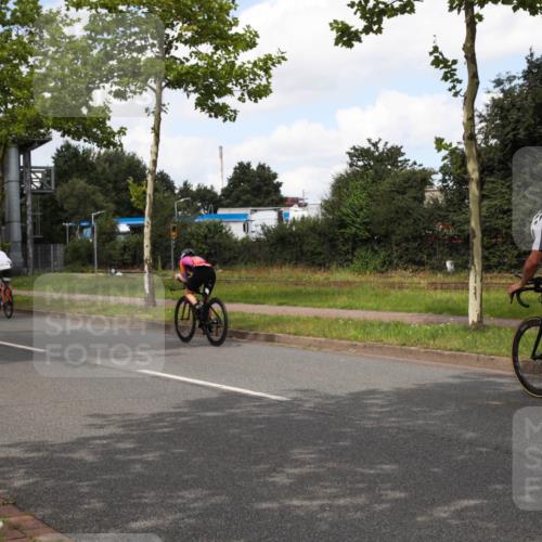 10.08.2025 - GEWOBA Citytriathlon Bremen Yannick Fuchs http://msf.ph/oto/8572563 10.08.2025 12:49:50 Radfahren 552, 637, 648, 666, 688, 689, 692, 715, 741, 856, 873, 922, 959 meine-sportfotos.de