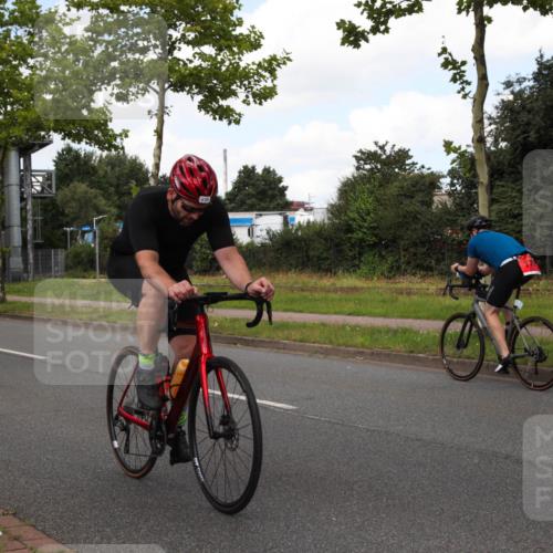 10.08.2025 - GEWOBA Citytriathlon Bremen Yannick Fuchs http://msf.ph/oto/8572572 10.08.2025 12:50:05 Radfahren 552, 692, 722, 741, 752, 838, 852, 935, 959 meine-sportfotos.de