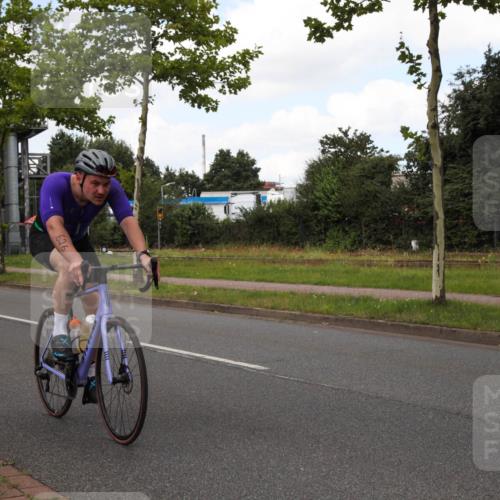 10.08.2025 - GEWOBA Citytriathlon Bremen Yannick Fuchs http://msf.ph/oto/8572585 10.08.2025 12:50:31 Radfahren 553, 584, 626, 643, 735, 770, 820, 824, 836, 859, 867, 914, 1016 meine-sportfotos.de
