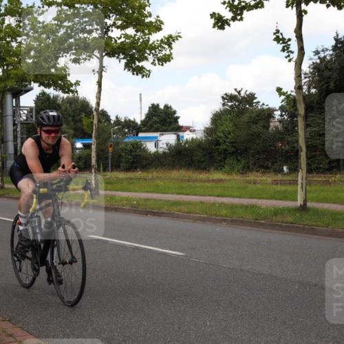 10.08.2025 - GEWOBA Citytriathlon Bremen Yannick Fuchs http://msf.ph/oto/8572587 10.08.2025 12:50:33 Radfahren 553, 584, 626, 735, 770, 820, 824, 836, 859, 867, 914, 1016 meine-sportfotos.de