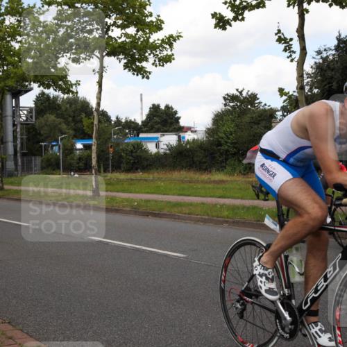 10.08.2025 - GEWOBA Citytriathlon Bremen Yannick Fuchs http://msf.ph/oto/8572590 10.08.2025 12:50:35 Radfahren 553, 584, 626, 735, 770, 824, 836, 859, 867, 914, 1016 meine-sportfotos.de