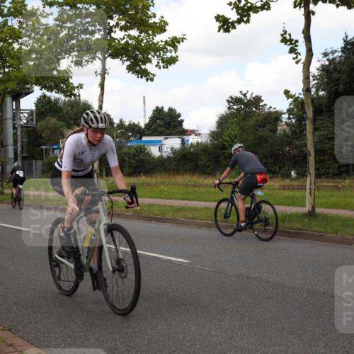 10.08.2025 - GEWOBA Citytriathlon Bremen Yannick Fuchs http://msf.ph/oto/8572614 10.08.2025 12:51:12 Radfahren 551, 681, 719, 768, 776, 894, 924 meine-sportfotos.de