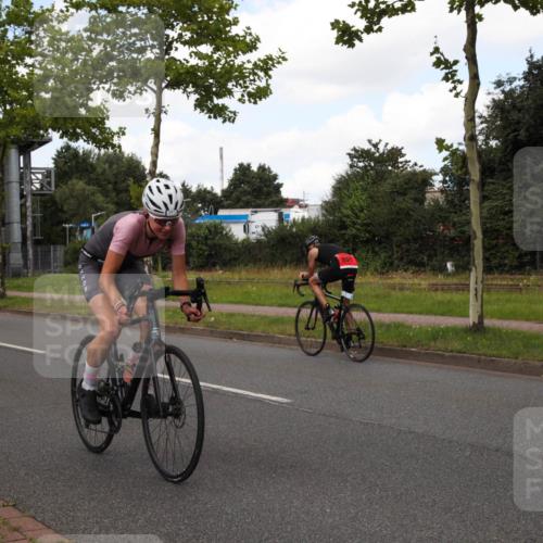 10.08.2025 - GEWOBA Citytriathlon Bremen Yannick Fuchs http://msf.ph/oto/8572623 10.08.2025 12:51:26 Radfahren 556, 667, 719, 822, 912 meine-sportfotos.de