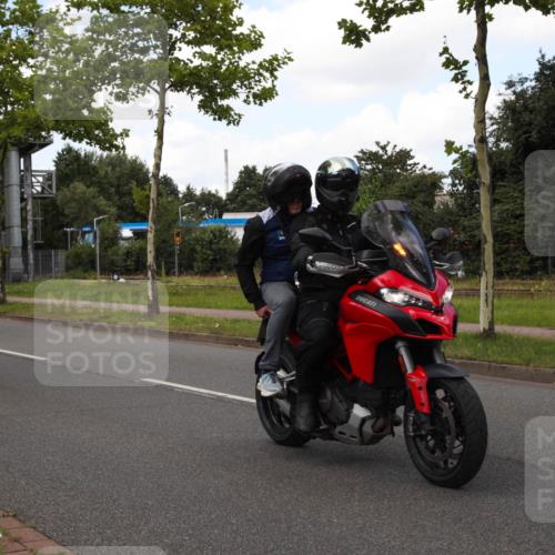 10.08.2025 - GEWOBA Citytriathlon Bremen Yannick Fuchs http://msf.ph/oto/8572630 10.08.2025 12:51:39 Radfahren 556, 575, 680, 822, 855, 912 meine-sportfotos.de