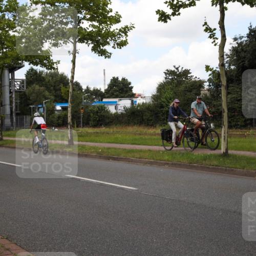 10.08.2025 - GEWOBA Citytriathlon Bremen Yannick Fuchs http://msf.ph/oto/8572642 10.08.2025 12:51:56 Radfahren 604, 664, 680, 973, 977, 1017 meine-sportfotos.de
