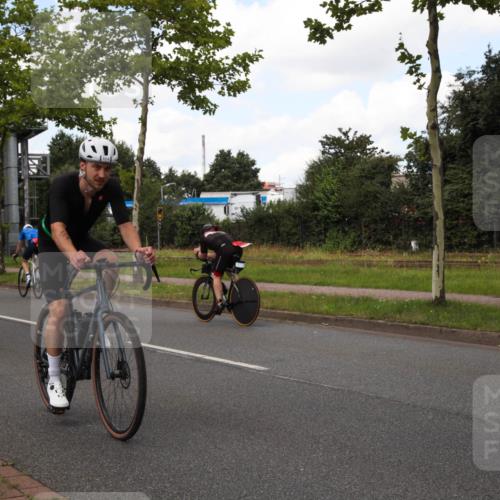 10.08.2025 - GEWOBA Citytriathlon Bremen Yannick Fuchs http://msf.ph/oto/8572644 10.08.2025 12:51:58 Radfahren 604, 664, 708, 738, 973, 977, 1017 meine-sportfotos.de