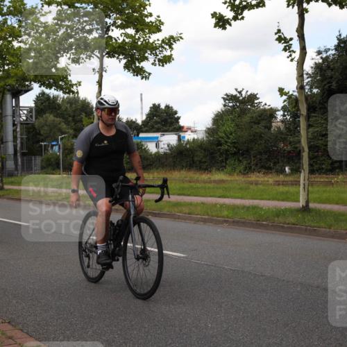 10.08.2025 - GEWOBA Citytriathlon Bremen Yannick Fuchs http://msf.ph/oto/8572646 10.08.2025 12:52:02 Radfahren 604, 664, 708, 738, 905, 973, 977, 1017 meine-sportfotos.de