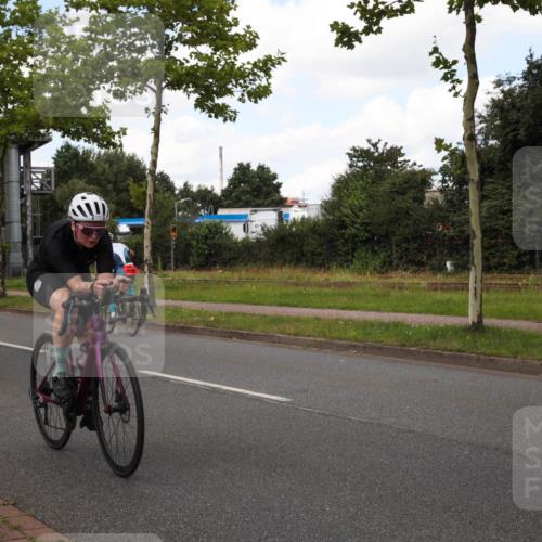 10.08.2025 - GEWOBA Citytriathlon Bremen Yannick Fuchs http://msf.ph/oto/8572651 10.08.2025 12:52:10 Radfahren 664, 708, 738, 891, 905, 973, 977, 1017, 1037 meine-sportfotos.de