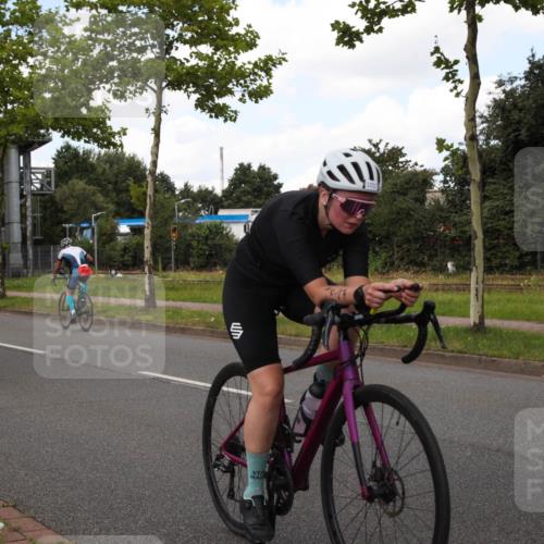 10.08.2025 - GEWOBA Citytriathlon Bremen Yannick Fuchs http://msf.ph/oto/8572652 10.08.2025 12:52:10 Radfahren 664, 708, 738, 891, 905, 973, 977, 1017, 1037 meine-sportfotos.de