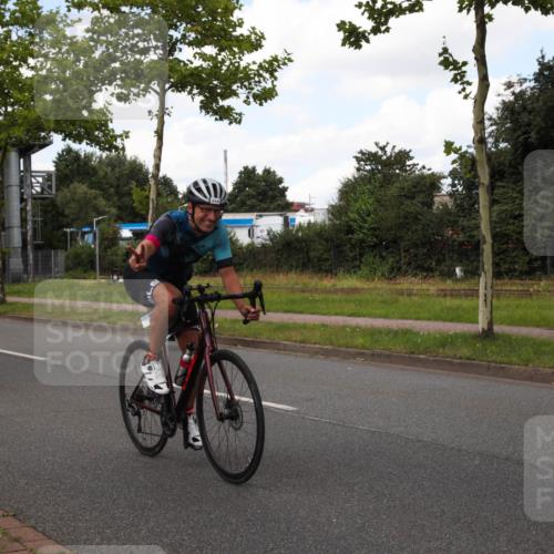 10.08.2025 - GEWOBA Citytriathlon Bremen Yannick Fuchs http://msf.ph/oto/8572662 10.08.2025 12:52:27 Radfahren 599, 603, 639, 701, 834, 858, 891, 1037 meine-sportfotos.de