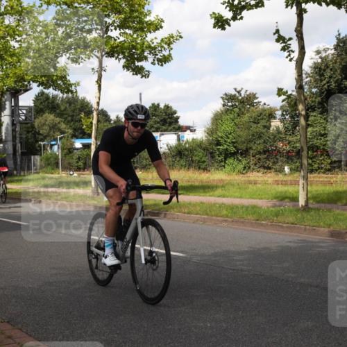 10.08.2025 - GEWOBA Citytriathlon Bremen Yannick Fuchs http://msf.ph/oto/8572688 10.08.2025 12:53:16 Radfahren 570, 734, 759, 833, 872, 895 meine-sportfotos.de