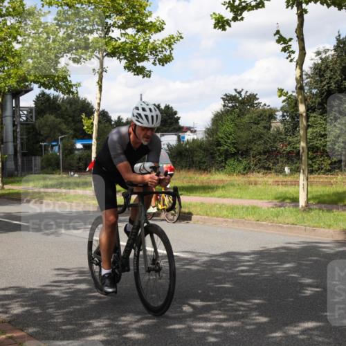 10.08.2025 - GEWOBA Citytriathlon Bremen Yannick Fuchs http://msf.ph/oto/8572696 10.08.2025 12:53:24 Radfahren 570, 631, 734, 759, 872, 902, 933, 966, 1035 meine-sportfotos.de