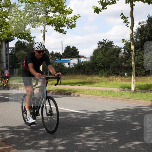 10.08.2025 - GEWOBA Citytriathlon Bremen Yannick Fuchs http://msf.ph/oto/8572698 10.08.2025 12:53:25 Radfahren 570, 631, 734, 759, 872, 902, 933, 966, 1035 meine-sportfotos.de