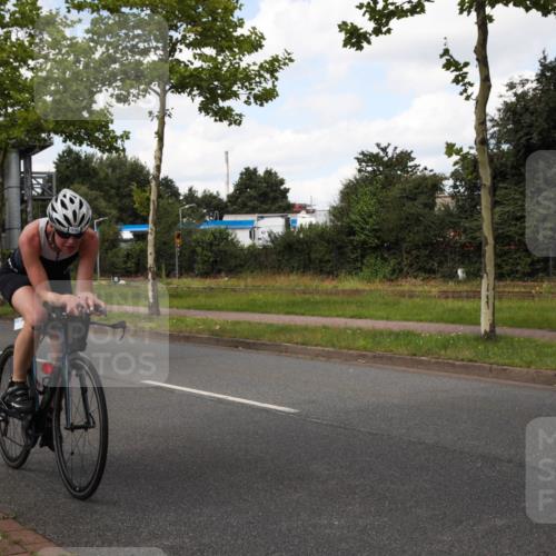 10.08.2025 - GEWOBA Citytriathlon Bremen Yannick Fuchs http://msf.ph/oto/8572700 10.08.2025 12:53:29 Radfahren 570, 631, 734, 759, 872, 902, 933, 966, 1035 meine-sportfotos.de