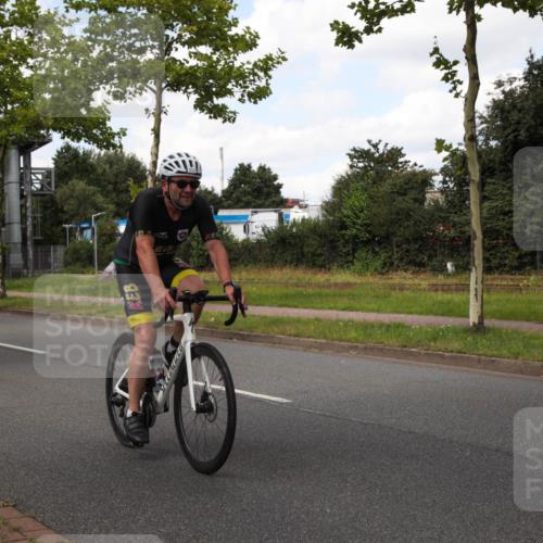 10.08.2025 - GEWOBA Citytriathlon Bremen Yannick Fuchs http://msf.ph/oto/8572701 10.08.2025 12:53:30 Radfahren 570, 631, 759, 872, 902, 933, 966, 1035 meine-sportfotos.de