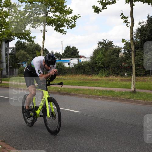10.08.2025 - GEWOBA Citytriathlon Bremen Yannick Fuchs http://msf.ph/oto/8572702 10.08.2025 12:53:32 Radfahren 570, 631, 759, 872, 902, 933, 966, 1035 meine-sportfotos.de