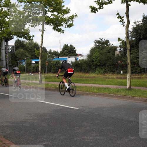 10.08.2025 - GEWOBA Citytriathlon Bremen Yannick Fuchs http://msf.ph/oto/8572709 10.08.2025 12:53:38 Radfahren 631, 739, 759, 902, 933, 966, 1035 meine-sportfotos.de