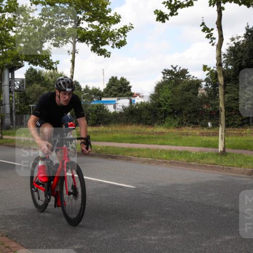 10.08.2025 - GEWOBA Citytriathlon Bremen Yannick Fuchs http://msf.ph/oto/8572713 10.08.2025 12:53:46 Radfahren 631, 739, 1035 meine-sportfotos.de