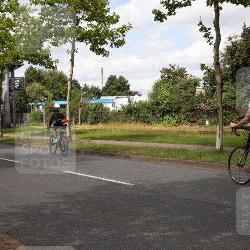10.08.2025 - GEWOBA Citytriathlon Bremen Yannick Fuchs http://msf.ph/oto/8572719 10.08.2025 12:54:00 Radfahren 739, 742, 750, 797, 1006, 1032, 1039 meine-sportfotos.de