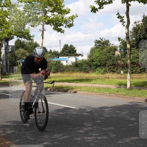 10.08.2025 - GEWOBA Citytriathlon Bremen Yannick Fuchs http://msf.ph/oto/8572728 10.08.2025 12:54:10 Radfahren 618, 707, 740, 742, 750, 797, 1006, 1032, 1039 meine-sportfotos.de