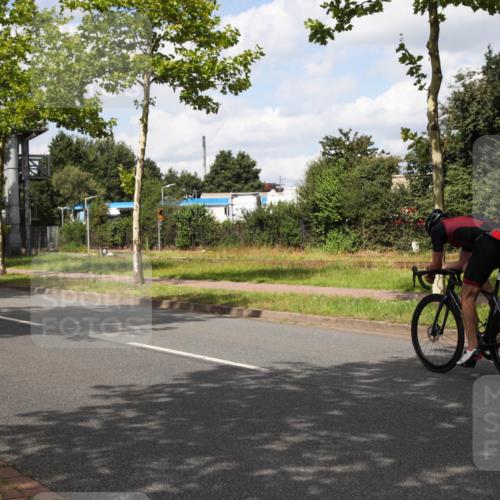 10.08.2025 - GEWOBA Citytriathlon Bremen Yannick Fuchs http://msf.ph/oto/8572730 10.08.2025 12:54:14 Radfahren 618, 707, 740, 742, 750, 797, 1006, 1032, 1039 meine-sportfotos.de