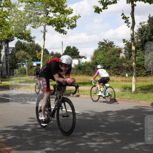 10.08.2025 - GEWOBA Citytriathlon Bremen Yannick Fuchs http://msf.ph/oto/8572734 10.08.2025 12:54:17 Radfahren 582, 618, 707, 740, 742, 750, 797, 1006, 1032, 1039 meine-sportfotos.de