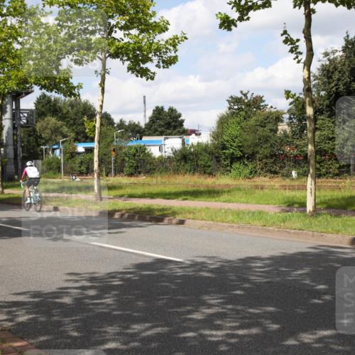 10.08.2025 - GEWOBA Citytriathlon Bremen Yannick Fuchs http://msf.ph/oto/8572737 10.08.2025 12:54:18 Radfahren 582, 618, 707, 740, 742, 750, 797, 1006, 1032, 1039 meine-sportfotos.de