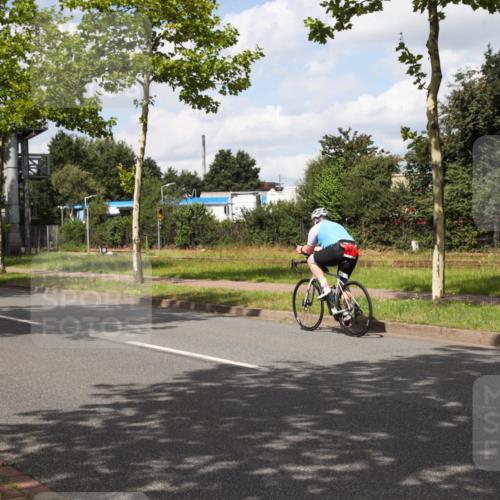 10.08.2025 - GEWOBA Citytriathlon Bremen Yannick Fuchs http://msf.ph/oto/8572739 10.08.2025 12:54:19 Radfahren 582, 618, 707, 740, 742, 750, 789, 1006, 1039 meine-sportfotos.de