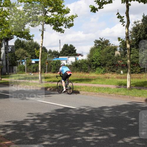 10.08.2025 - GEWOBA Citytriathlon Bremen Yannick Fuchs http://msf.ph/oto/8572740 10.08.2025 12:54:19 Radfahren 582, 618, 707, 740, 742, 750, 789, 1006, 1039 meine-sportfotos.de