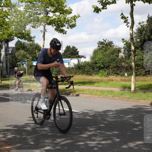10.08.2025 - GEWOBA Citytriathlon Bremen Yannick Fuchs http://msf.ph/oto/8572747 10.08.2025 12:54:22 Radfahren 580, 582, 618, 707, 740, 750, 789, 826, 1006 meine-sportfotos.de