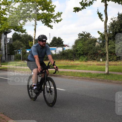 10.08.2025 - GEWOBA Citytriathlon Bremen Yannick Fuchs http://msf.ph/oto/8572834 10.08.2025 12:55:30 Radfahren 658, 696, 729, 804, 843, 880, 982, 1033 meine-sportfotos.de
