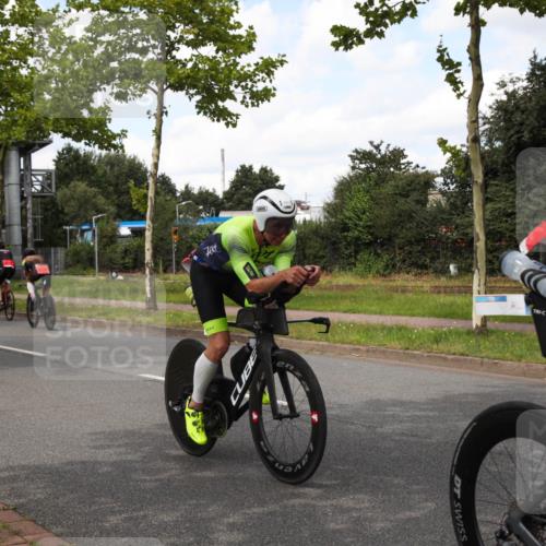 10.08.2025 - GEWOBA Citytriathlon Bremen Yannick Fuchs http://msf.ph/oto/8572839 10.08.2025 12:55:39 Radfahren 636, 658, 729, 779, 804, 843, 880, 982, 1033 meine-sportfotos.de