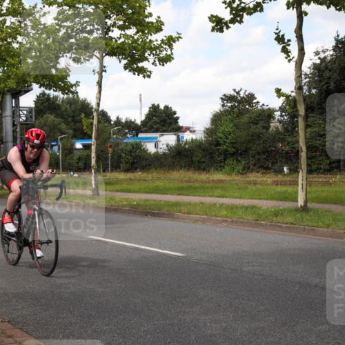 10.08.2025 - GEWOBA Citytriathlon Bremen Yannick Fuchs http://msf.ph/oto/8572841 10.08.2025 12:55:41 Radfahren 636, 658, 729, 779, 804, 843, 880, 890, 1033 meine-sportfotos.de