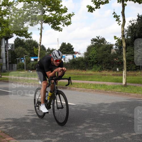 10.08.2025 - GEWOBA Citytriathlon Bremen Yannick Fuchs http://msf.ph/oto/8572849 10.08.2025 12:55:48 Radfahren 636, 658, 729, 779, 804, 843, 880, 883, 890, 896 meine-sportfotos.de
