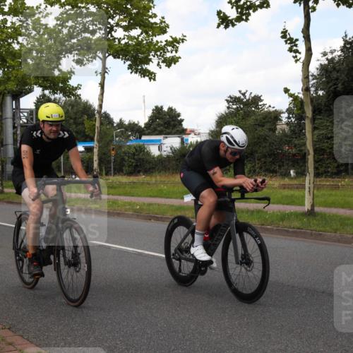 10.08.2025 - GEWOBA Citytriathlon Bremen Yannick Fuchs http://msf.ph/oto/8572876 10.08.2025 12:56:26 Radfahren 555, 567, 589, 678, 706, 721, 737, 764, 772, 782, 814, 831, 844 meine-sportfotos.de