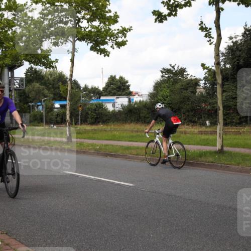 10.08.2025 - GEWOBA Citytriathlon Bremen Yannick Fuchs http://msf.ph/oto/8572889 10.08.2025 12:56:36 Radfahren 555, 567, 678, 706, 721, 737, 749, 772, 782, 814, 815, 831, 844 meine-sportfotos.de