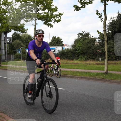 10.08.2025 - GEWOBA Citytriathlon Bremen Yannick Fuchs http://msf.ph/oto/8572890 10.08.2025 12:56:37 Radfahren 555, 567, 597, 678, 706, 721, 737, 749, 772, 782, 814, 815, 831 meine-sportfotos.de