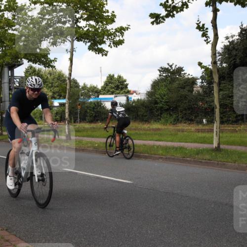 10.08.2025 - GEWOBA Citytriathlon Bremen Yannick Fuchs http://msf.ph/oto/8572897 10.08.2025 12:56:48 Radfahren 597, 672, 706, 749, 755, 772, 782, 815, 830, 913, 1014 meine-sportfotos.de