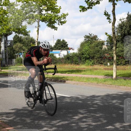 10.08.2025 - GEWOBA Citytriathlon Bremen Yannick Fuchs http://msf.ph/oto/8572902 10.08.2025 12:56:57 Radfahren 559, 597, 672, 723, 755, 815, 830, 879, 913, 1003, 1014 meine-sportfotos.de