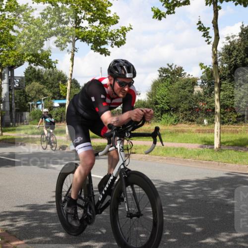 10.08.2025 - GEWOBA Citytriathlon Bremen Yannick Fuchs http://msf.ph/oto/8572932 10.08.2025 12:57:07 Radfahren 559, 672, 723, 730, 755, 758, 830, 849, 879, 913, 940, 969, 1003, 1014 meine-sportfotos.de