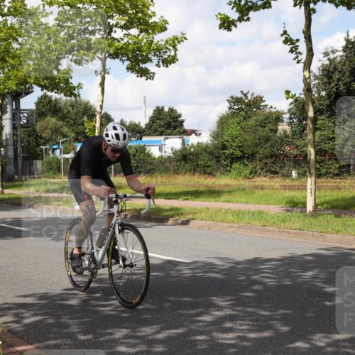 10.08.2025 - GEWOBA Citytriathlon Bremen Yannick Fuchs http://msf.ph/oto/8572992 10.08.2025 12:57:32 Radfahren 572, 690, 720, 825, 853, 892, 900, 1018 meine-sportfotos.de