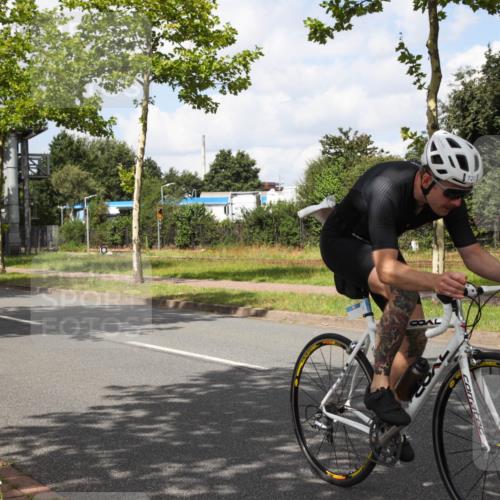 10.08.2025 - GEWOBA Citytriathlon Bremen Yannick Fuchs http://msf.ph/oto/8572993 10.08.2025 12:57:32 Radfahren 572, 690, 720, 825, 853, 892, 900, 1018 meine-sportfotos.de