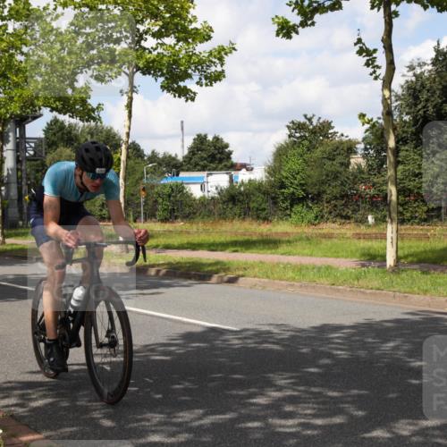 10.08.2025 - GEWOBA Citytriathlon Bremen Yannick Fuchs http://msf.ph/oto/8573004 10.08.2025 12:57:35 Radfahren 572, 690, 720, 825, 853, 892, 900, 1018 meine-sportfotos.de